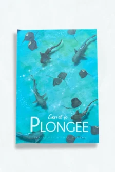 Couverture du joli carnet de plongée illustré montrant des raies et requins